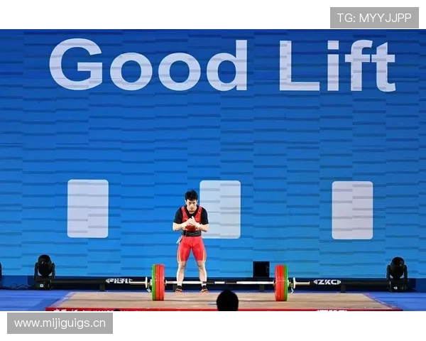 [举重]王威东获得举重男子55公斤级两枚金牌.
