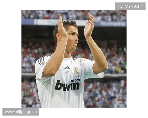 C罗长子现身皇马U16训练 或将加盟青训系统 C罗长子现身皇马U16训练 或将加盟青训系统